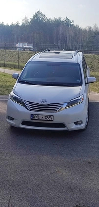 Toyota Sienna cena 119800 przebieg: 178000, rok produkcji 2016 z Kobyłka małe 254